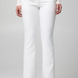 Vita kostymbyxor - Jättesnygga vita lågmidjade bootcut. Storlek 34, slutsålda på hemsidan. Vera.