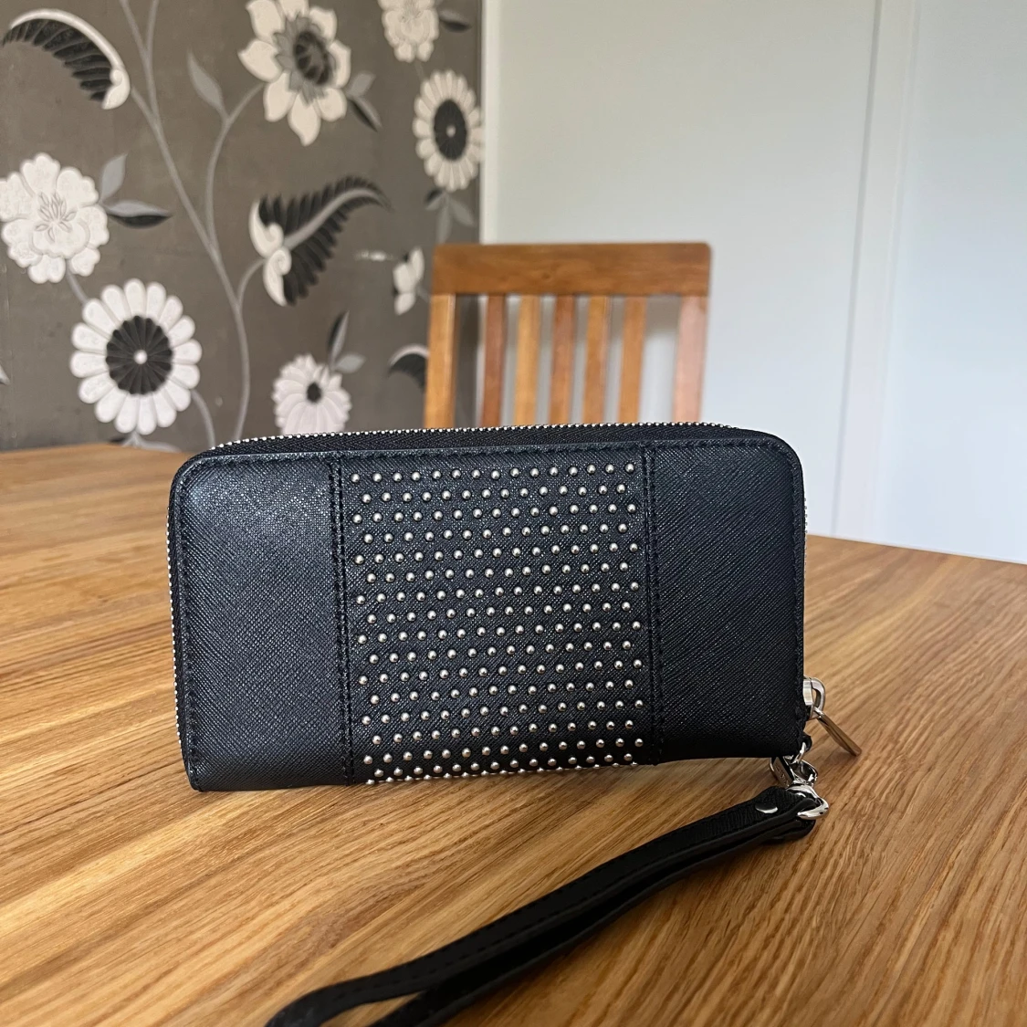 Svart plånbok Michael Kors med nitar - 2