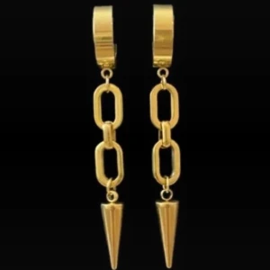 Guldiga kedjeörhängen med spets - Snygga örhängen i guld med chunky kedjelänkar och spetsiga hängen längst ner. De har en modern och edgy vibe, perfekta för att lyfta din stil. Hängande modell som verkligen syns och ger statement-känsla.