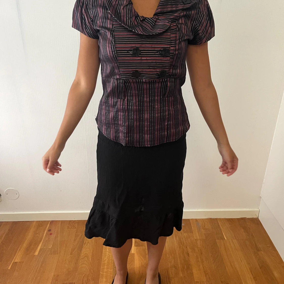 Elegant vintage-inspirerad blus med dubbelknäppning - 3