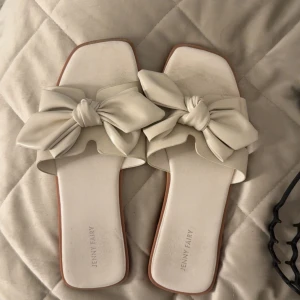 Sandler  - Super fina sommar sandaler, obs det svarta går bort❣️❣️kan tvätta om någon ber om de