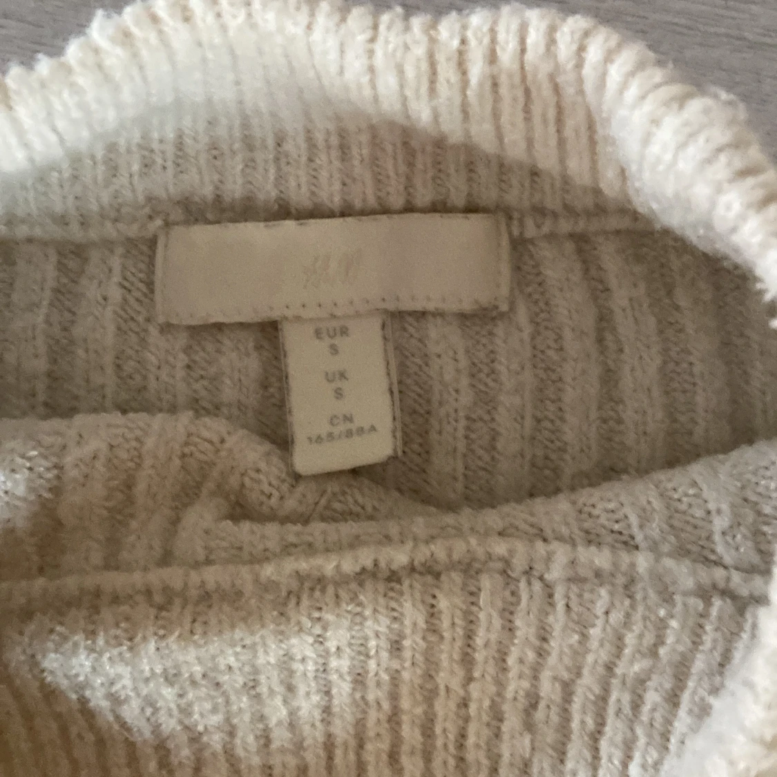 Beige ribbad stickad tröja H&M - 1