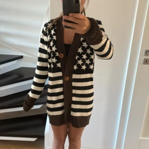 Randig kofta med stjärnor Serious Sally - Fin nofta från Serious Sally storlek M