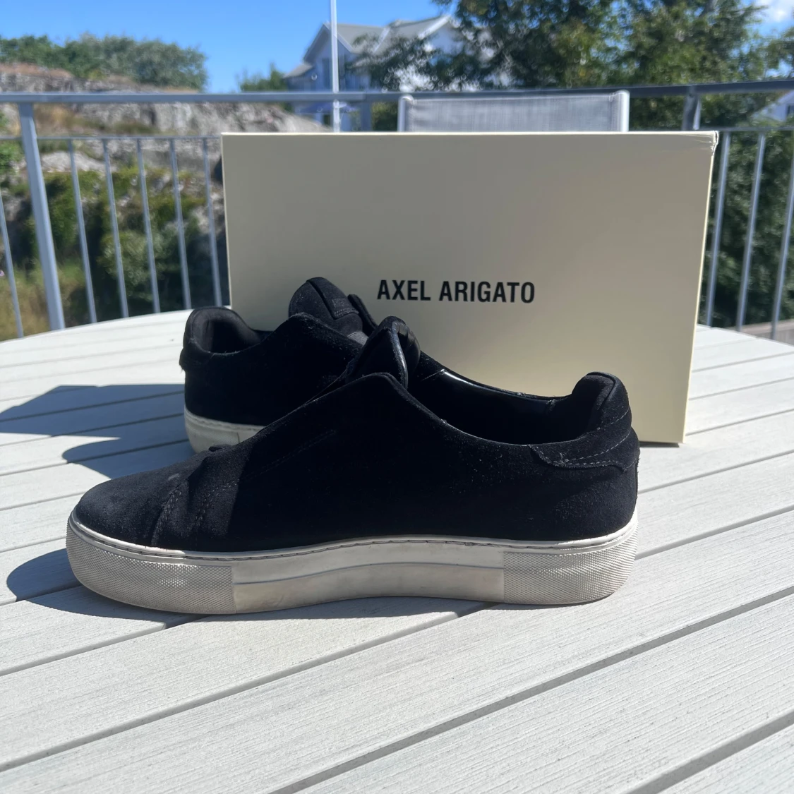 Svarta sneakers från Axel Arigato - 1