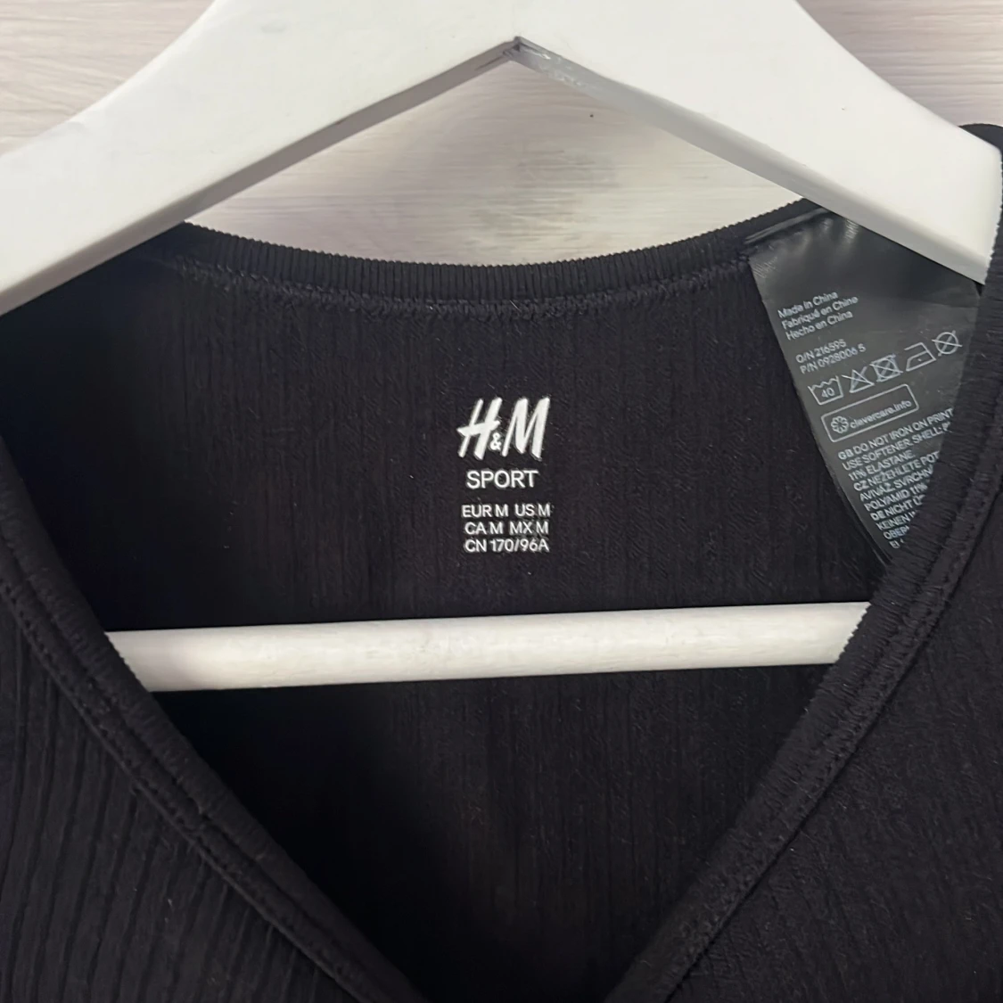 Svart långärmad croppad topp H&M Sport - 2