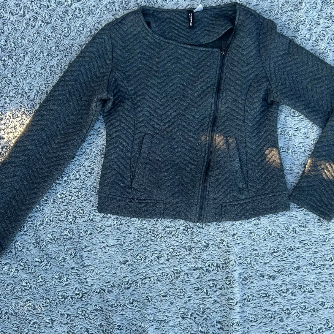 Grå quiltad jacka från Divided - 2