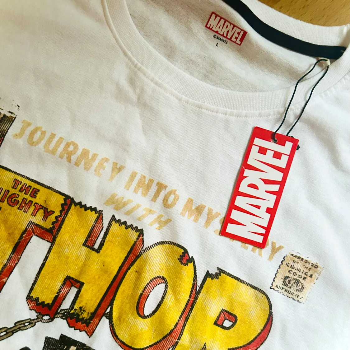 Vit T-shirt med Marvel-motiv! - 1