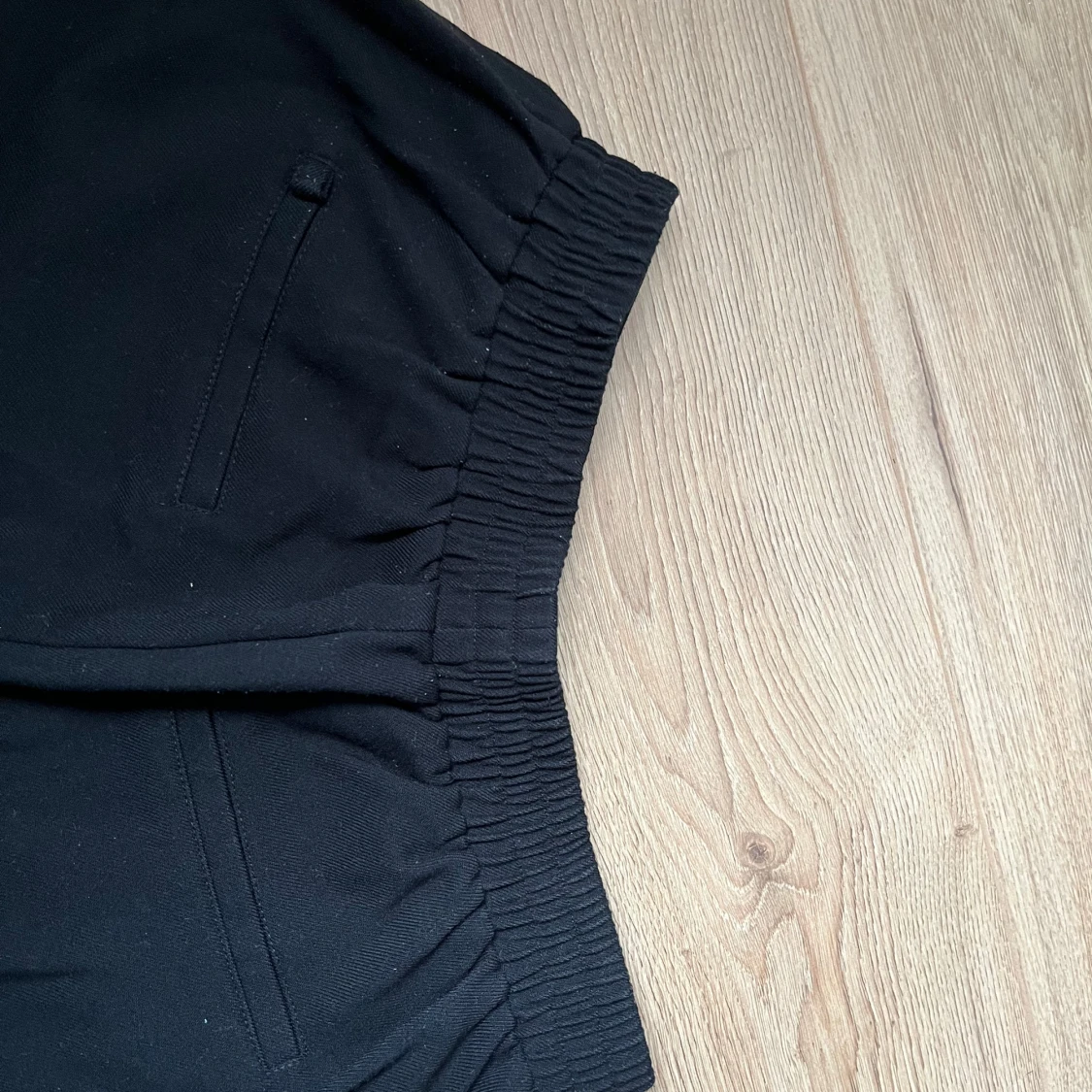 Svarta kostymbyxor med resårmidja - 2