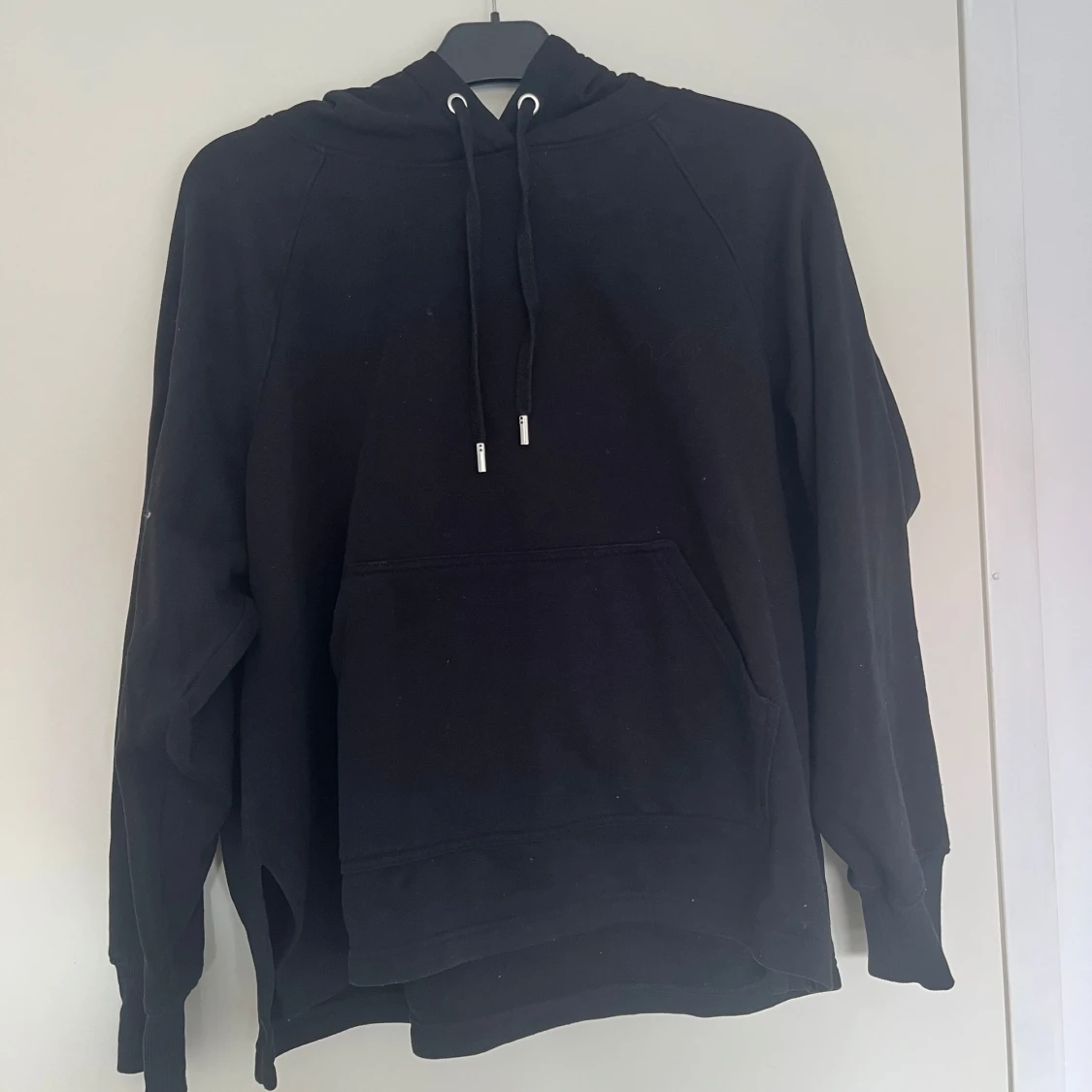 Svart hoodie från H&M Basics