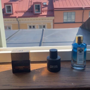 Tom Ford & Mancera parfymtrio - Säljer 3 parfymer då de inte kommer till användning. Mancera French riviera, 120 ml, cirka 100 ml kvar - 750 kr. Tom Ford extreme noir samt Tom Ford ombre leather, cirka 25 ml kvar i båda - 600 kr för båda.  