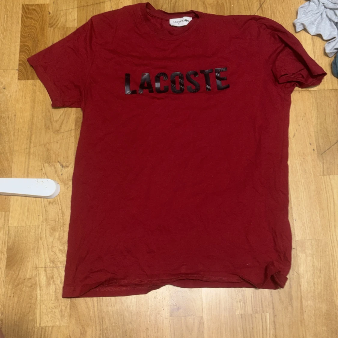 Röd Lacoste t-shirt med tryck