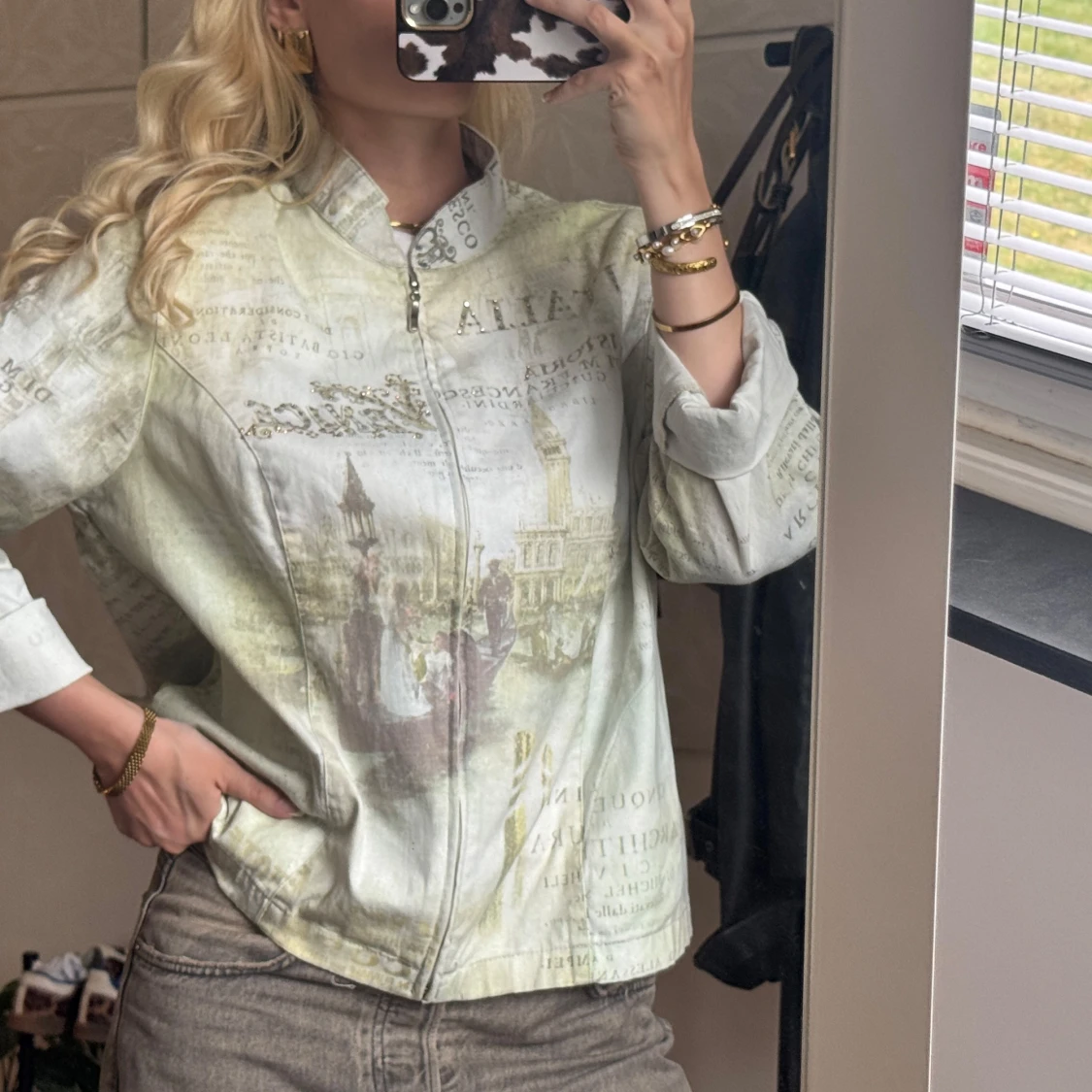 Overshirt med vintage print och dragkedja - 3