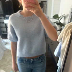 Stickad tröja  - Jätte fin! Knappt använd! Osäker om storlek ska dubbel kolla!