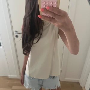 Stickad topp - Stickad topp med polokrage från Zara oanvänd. Prislapp fins på 