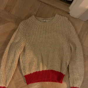 Zara stickad tröja  - Aldrig använd gammal Zara tröja. 
