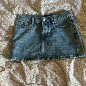 Blå jeanskjol från lager 157, stil: Maddy - Snygg blå jeanskjol från lager 157 i stil Maddy, midjemåttet är 41cm.