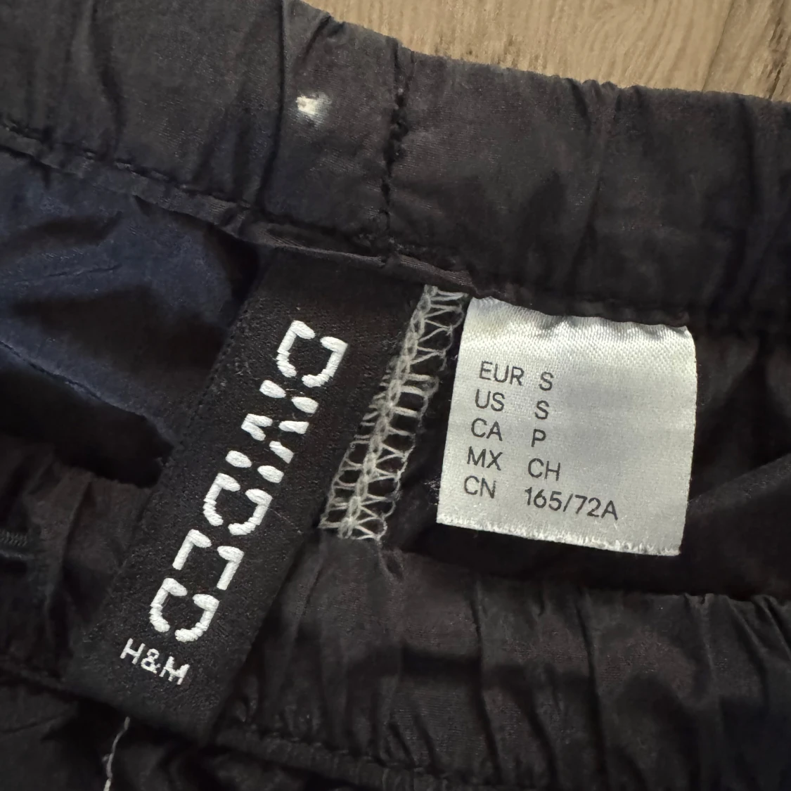 Svarta cargopants från H&M Divided - 1