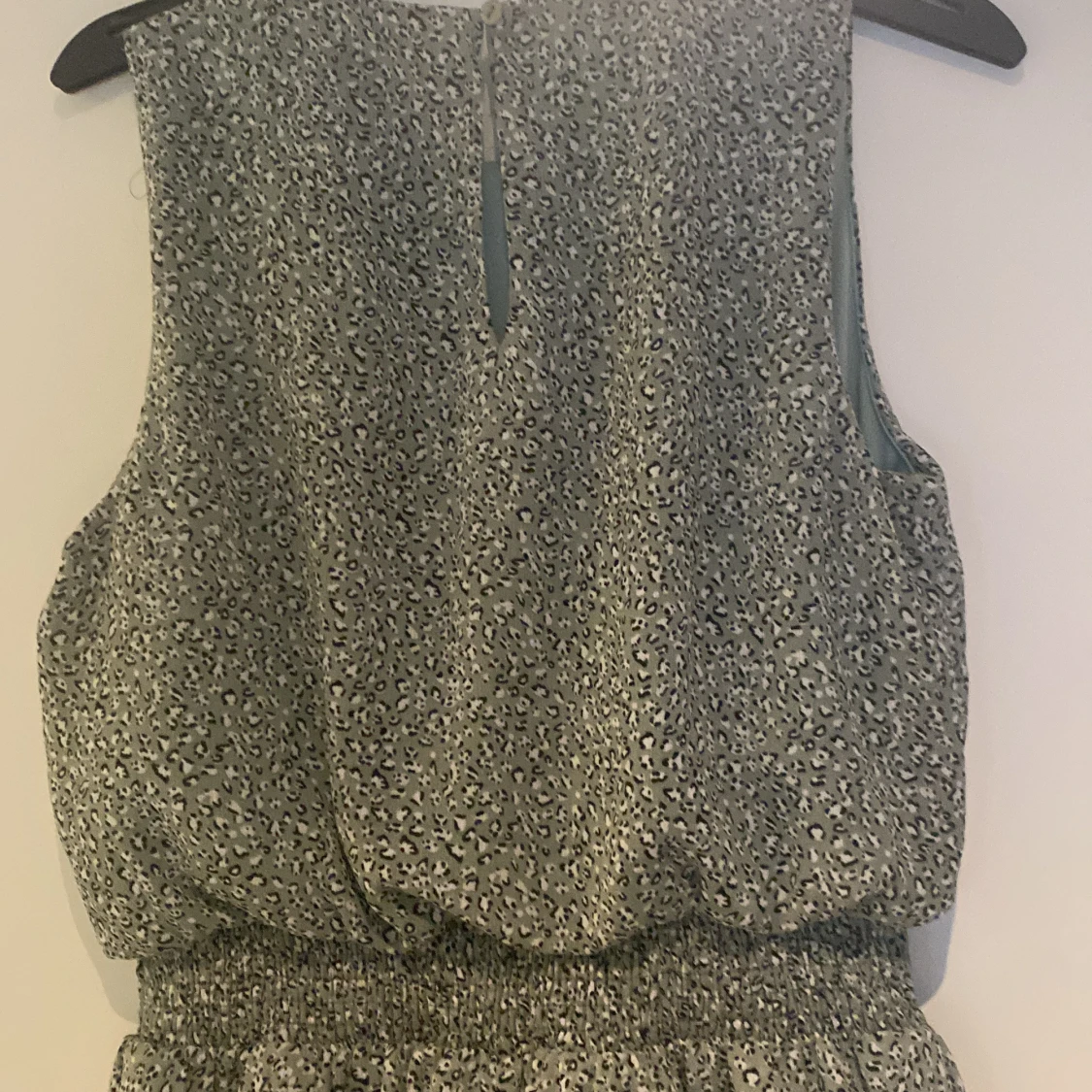 Grön  leopardmönstrad volangklänning - 2