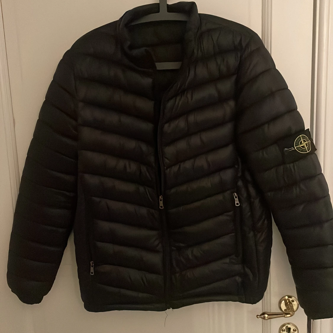 Svart dunjacka från Stone Island