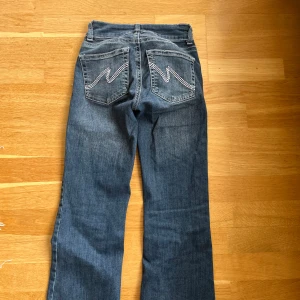 Populära jeans från Nelly - Nyskick, uppsydda, passar mig som är 165, 500kr pris kan diskuteras vid snabb affär