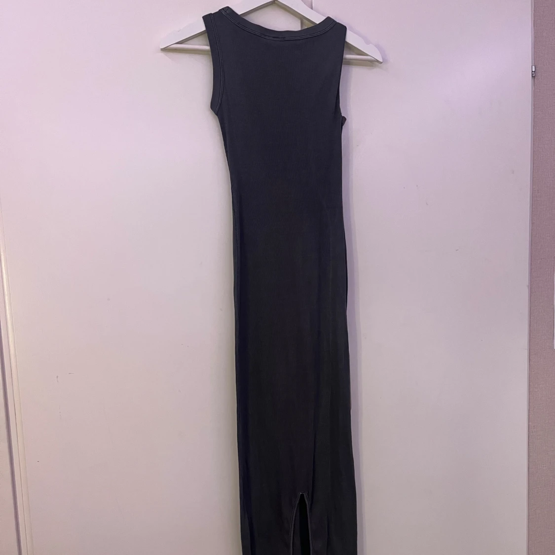 Grå ribbad långklänning H&M Divided - 1