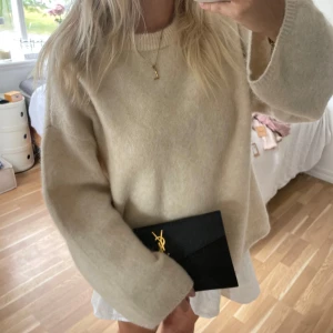 Hm mohair tröja🤍🧖🏼‍♀️🥐 - Super populär tröja från hm i mohair! Helt slutsåld 🤍🤍 Nypris 1299🤎