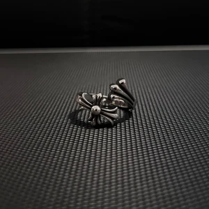 Rockstar Twisted Fate - Storlek 7.5. Diameter cirka 17.7 mm