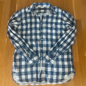 Rutig Ralph Lauren skjorta - En riktig snygg Ralph Lauren flanell skjorta. Skjortan är i storlek medium men skulle säga att den sitter som large. Inga defekter.