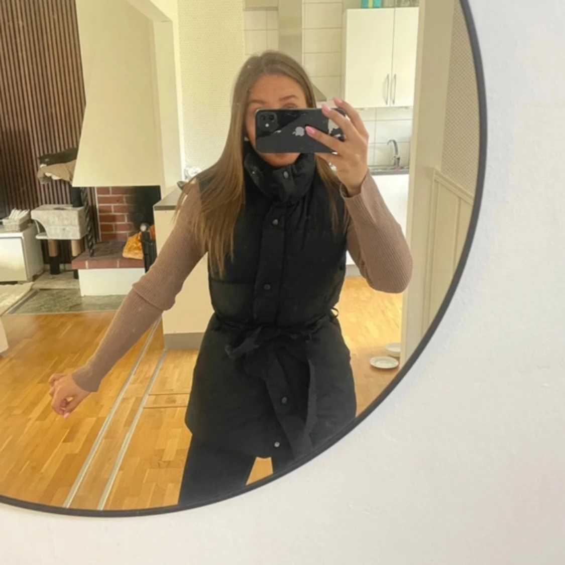 Svart dunväst med bälte - 1