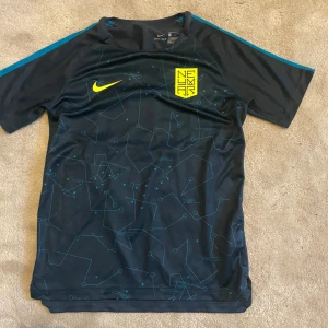 Neymar fotbolls tröja - Fotbolls tröja med neymars egna märke från 2018.