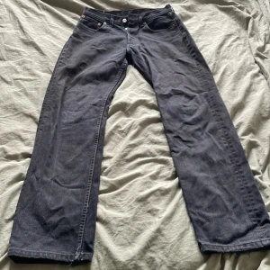 levis 517 jeans - jeans är levis 517 W29x32 jeans har defekter längst ner vid benen använd max 3 gånger pris kan diskuteras 
