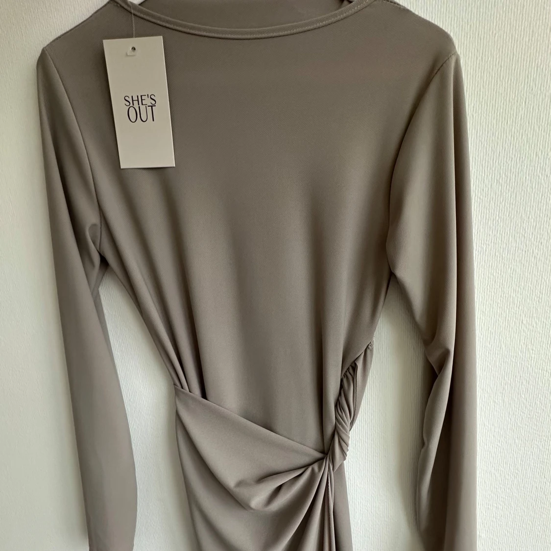 Beige långklänning från She's Out - 3