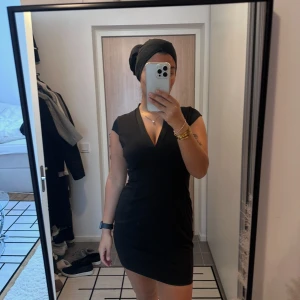 Svart klänning - Köpt från Lindex, storlek S, pris 100 kr.