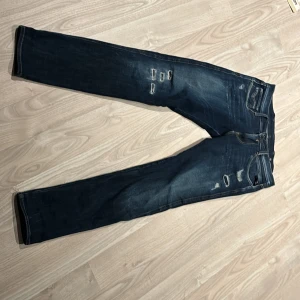 Mörkblå jeans från Replay - Anbass jeans i storleken W28 L30[Skick 9/10🌟] Skicka iväg  ett meddelande om du har några frågor!👍 