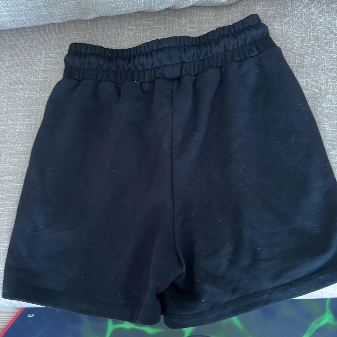 Svarta shorts med snörning från Kamo - 1