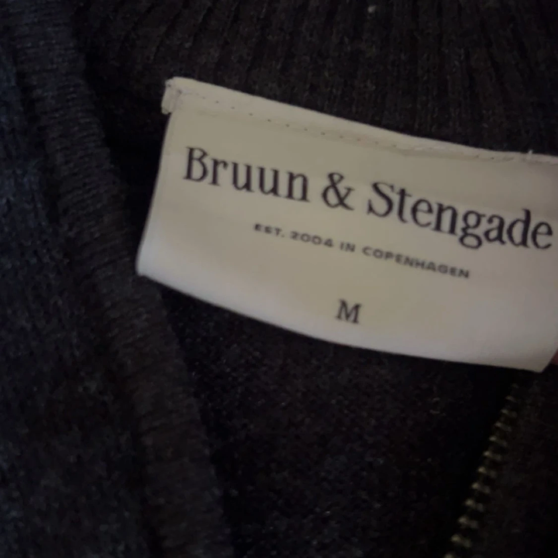 Mörkgrå halvzip-tröja från Bruun & Stengade - 1