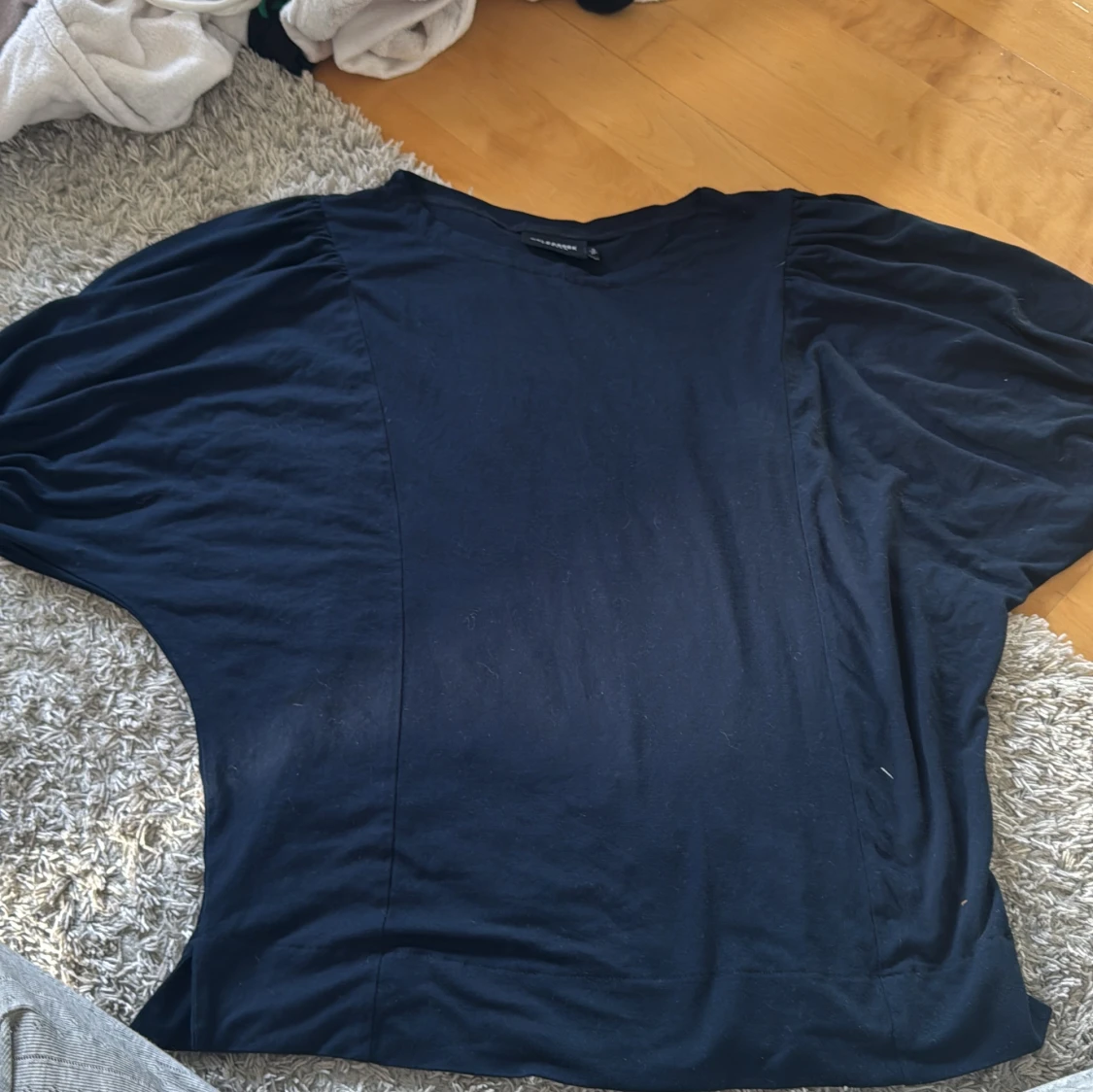 Mörkblå T-shirt  - 1