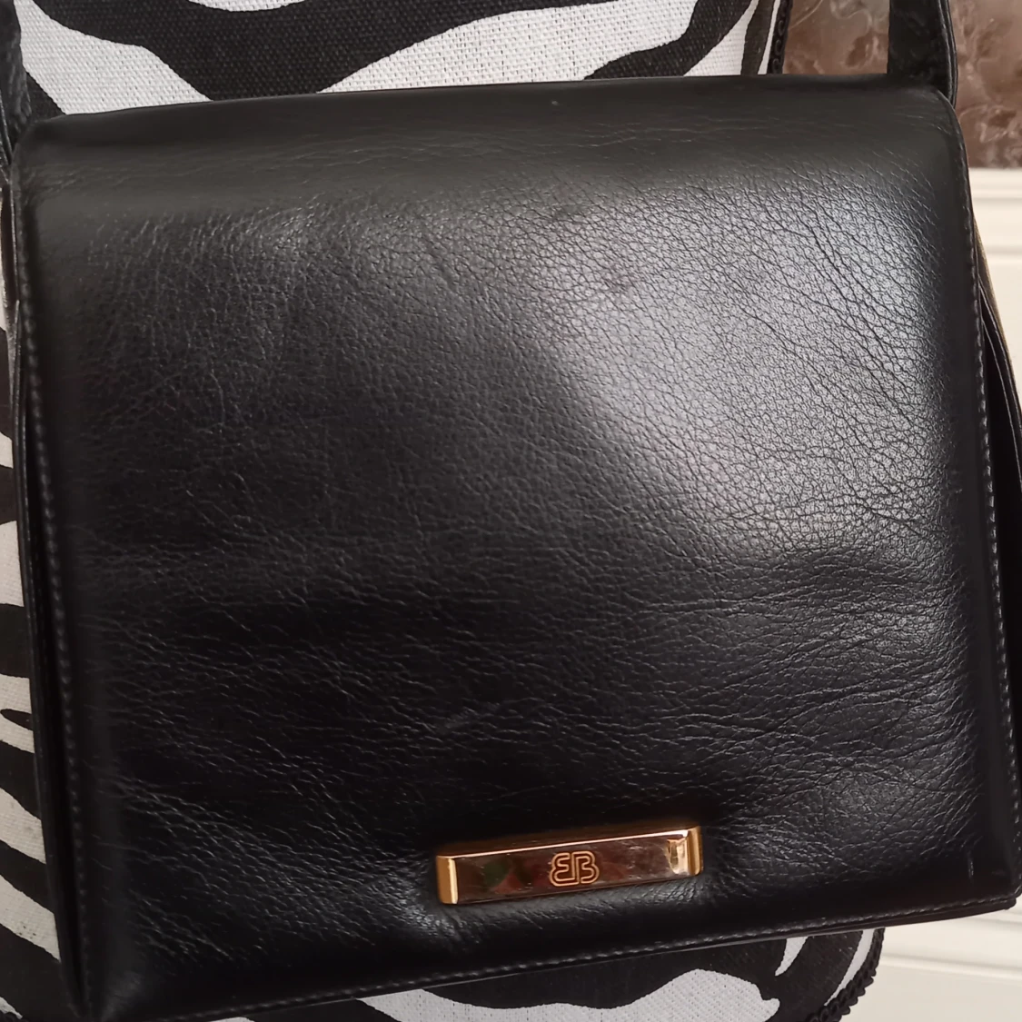 Svart axelväska från Balpri - 4