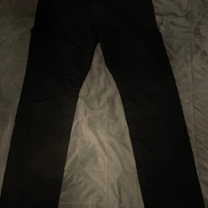 Jack & Jones Svarta - Storlek - W33 L 30 | Modell - Slim/Glenn | Mycket bra skick