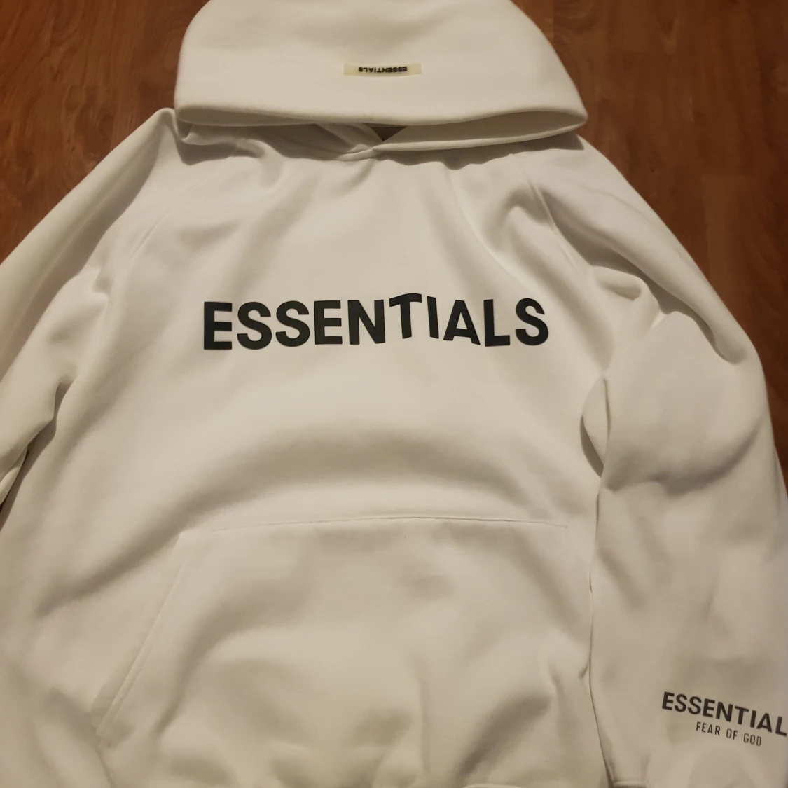 Vit hoodie från Essentials Fear of God
