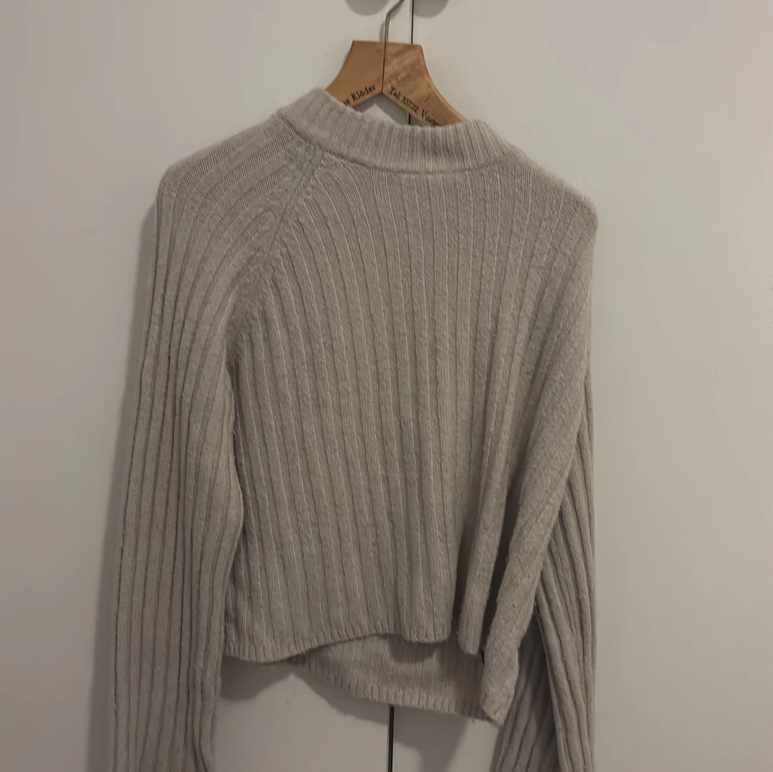 Beige ribbad stickad tröja H&M