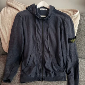 Stone Island | Hoodie - Fint skick | Sommarkollektionen 2016 | Handtvättad | Ej torktumlad | Fullt funktionell dragkedja