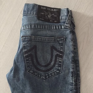True religion jeans - Blå true religion jeans i storlek W28 till salu, kommer ej längre till användning och söker ny ägare. Priset är diskuterbart!