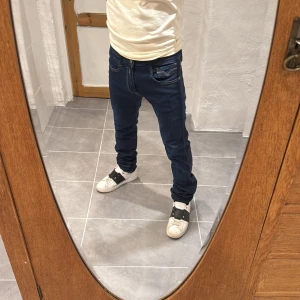 Replay jeans  - Ett par snygga jeans från Replay i storlek W31 L34 i modellen anbbas hyperflex 