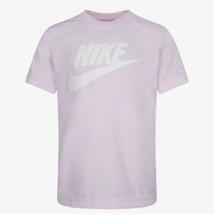 ljusrosa/lila tshirt från Nike - Helt ny och obruten påse! Barnstorlek men strå på tröjan ”156-166cm” så typ XS/S i storlek. Råkade köpa fel färg så säljer billigt så jag kan köpa en annan! 