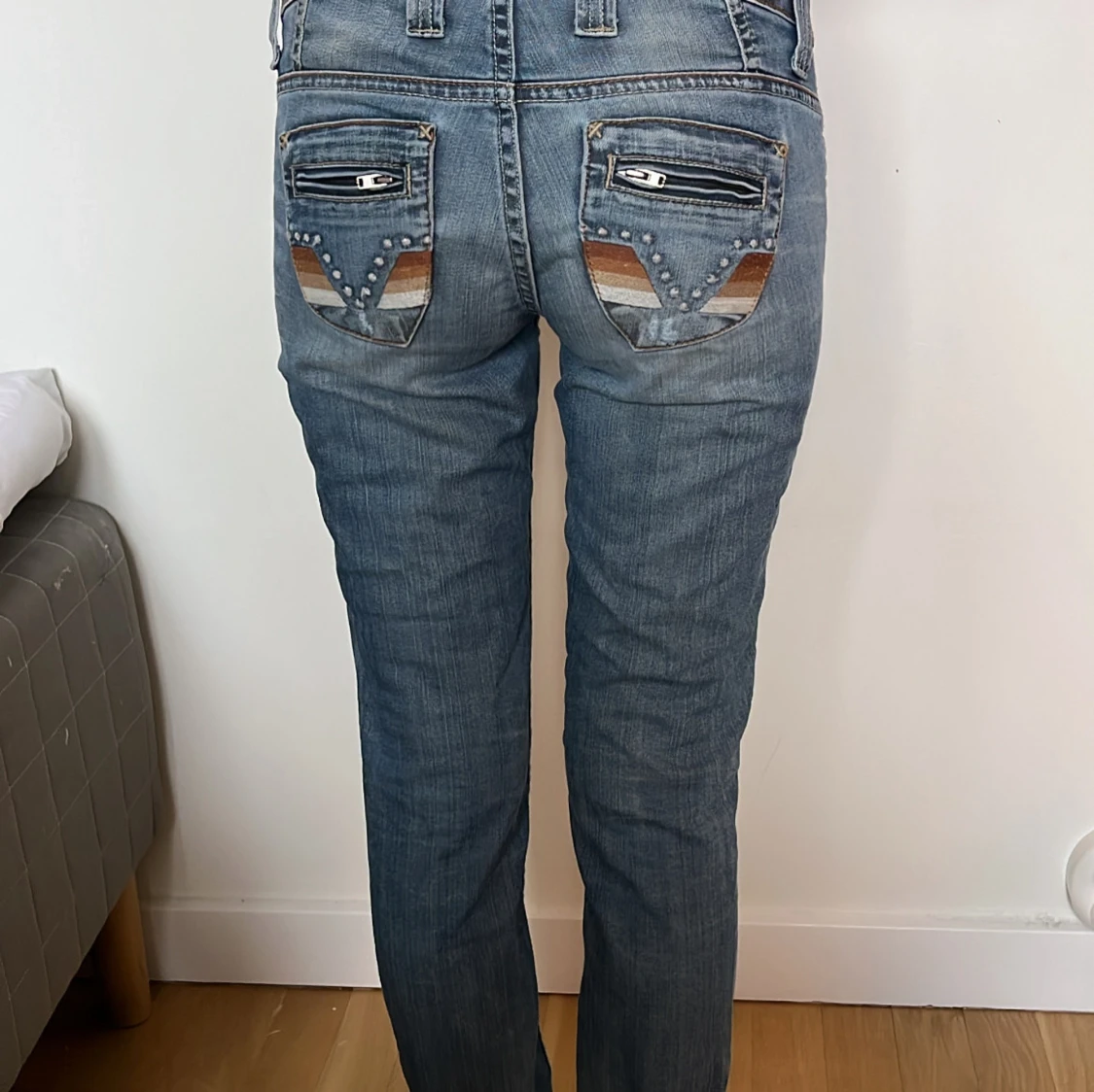 Lågmidjade Blå jeans med detaljerade bakfickor - 3