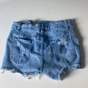Blå  jeansshorts   - Snygga blå jeansshorts 
