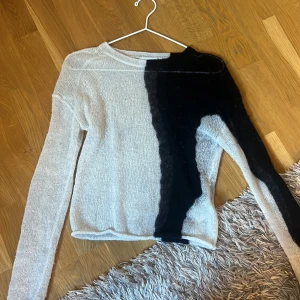 Weekday tröja  - tröja från weekday som inte går att köpa längre! Super snygg som både vardags och fest topp💕Jätte bra skick! skriv för fler bilder eller diskutera pris💕