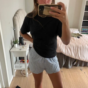 Blåvit randiga shorts i bomull - Söta shorts 