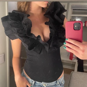 Volang body  - Volang body från zara, som ny